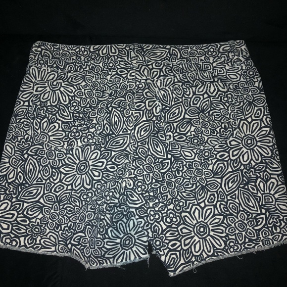 LOFT Navy/White Cut Off Shorts Size 14 - Picture 2 of 4